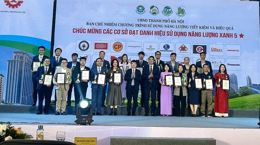 undefined Hà Nội: Tôn vinh 83 cơ sở, công trình xây dựng sử dụng năng lượng xanh