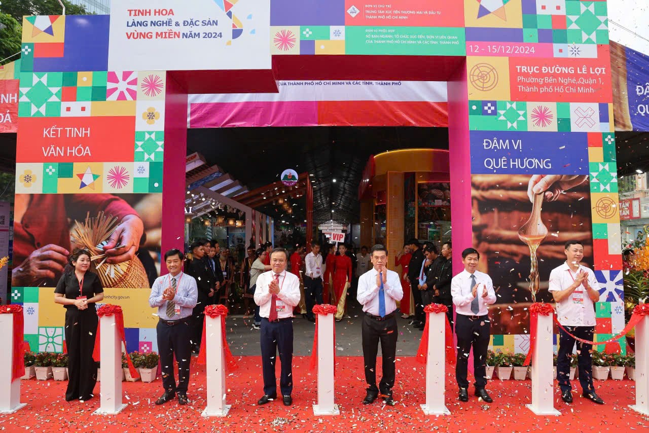 TP. Hồ Chí Minh khai mạc chương trình “Tinh hoa làng nghề và đặc sản vùng miền năm 2024”