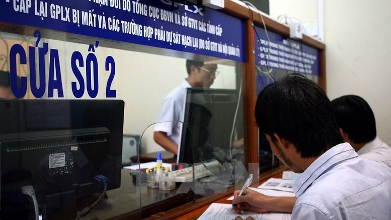 Xử lý nghiêm 'cò mồi' nhận đổi giấy phép lái xe