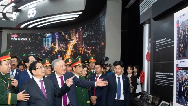 khu trung bay cua viettel la gian hang dau tien thu tuong tham tai trien lam quoc phong quoc te viet nam 2024