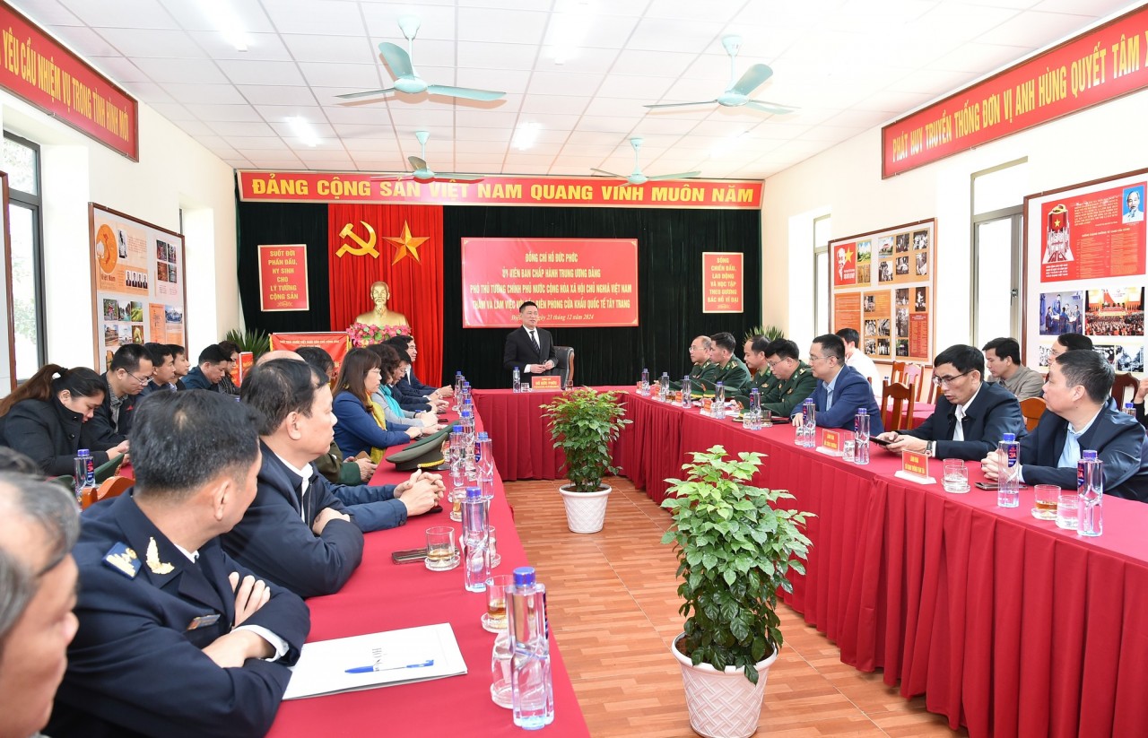 Phó Thủ tướng Hồ Đức Phớc thăm và làm việc với Đồn Biên phòng Cửa khẩu quốc tế Tây Trang