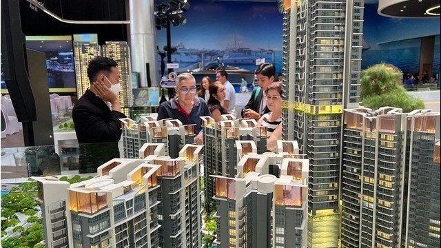 Đằng sau sự tăng trưởng trái chiều của dòng vốn tín dụng rót vào bất động sản