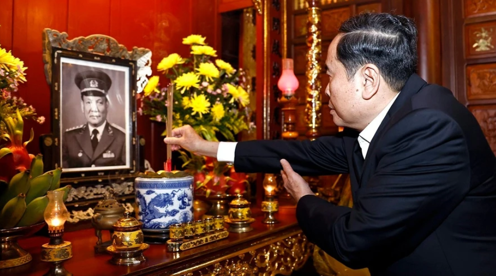 Chủ tịch Quốc hội dâng hương tưởng nhớ nguyên Chủ tịch nước, Đại tướng Lê Đức Anh và Đại tướng Nguyễn Chí Thanh