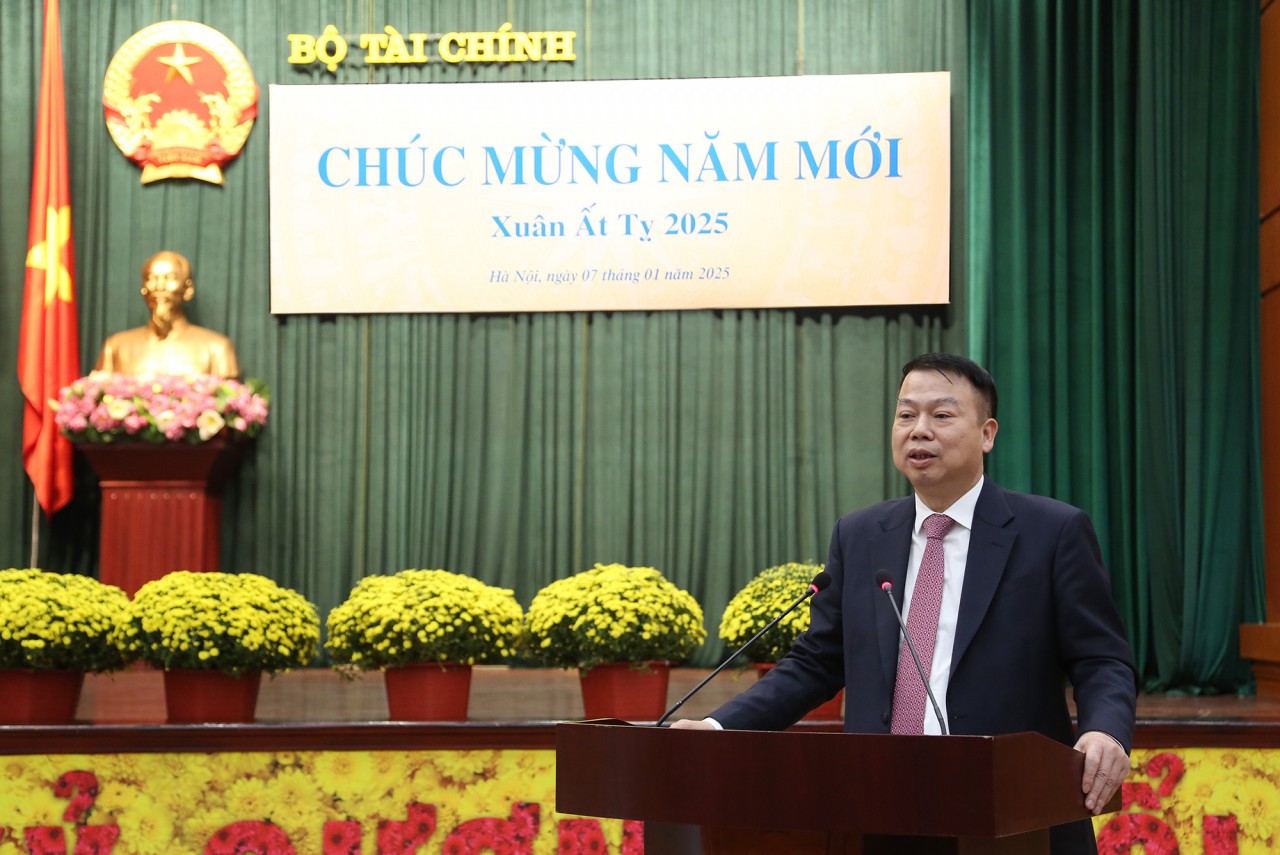 Thứ trưởng Nguyễn Đức Chi phát biểu tại buổi họp báo. Ảnh: Đức Minh.