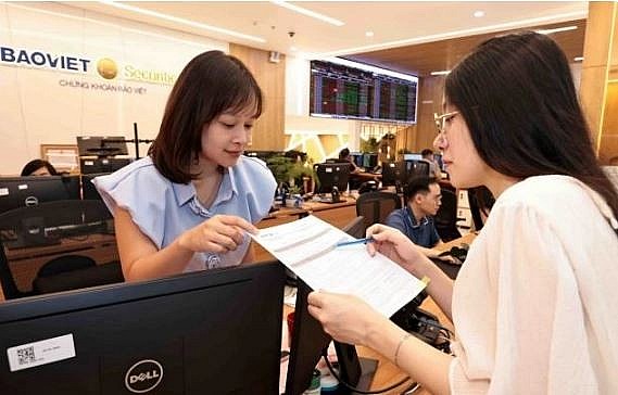 Retail investors net buy over 3 billion USD on stock market last year