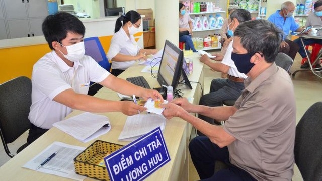 Người nghỉ hưu sớm khi sắp xếp bộ máy được hưởng những chính sách, quyền lợi nào?