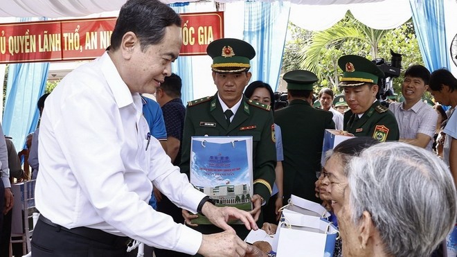 Chủ tịch Quốc hội: Tỉnh Trà Vinh quan tâm, chăm lo gia đình chính sách, hộ nghèo