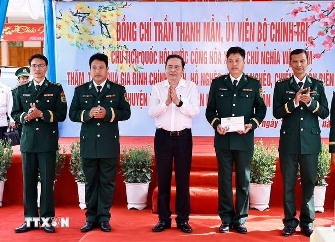 ttxvn-1101-chu-tich-quoc-hoi-qua-tet-tra-vinh-7.jpg