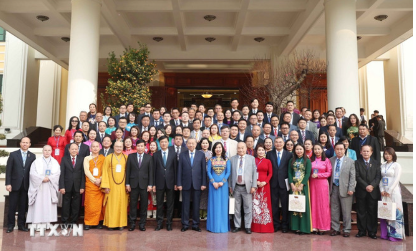 Tổng Bí thư Tô Lâm tiếp đoàn 100 kiều bào tiêu biểu tham dự Xuân Quê hương 2025