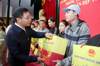 Bộ trưởng Nguyễn Văn Thắng thăm hỏi, động viên và tặng quà Tết cho 200 đoàn viên, người lao động tỉnh Hưng Yên