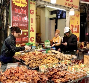 Sức mua thực phẩm tươi sống, rau xanh, hoa quả ngày 27 Tết bắt đầu tăng