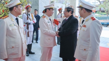 Thủ tướng chúc Tết và kiểm tra công tác ứng trực tại một số đơn vị quân đội, công an