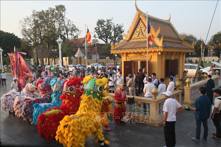 Không khí đón Tết Nguyên đán Ất Tỵ tại một số quốc gia trên thế giới- Ảnh 9. Không khí đón Tết Nguyên đán Ất Tỵ tại một số quốc gia trên thế giới- Ảnh 9.