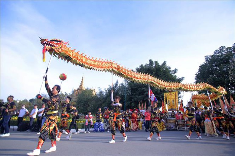 Không khí đón Tết Nguyên đán Ất Tỵ tại một số quốc gia trên thế giới- Ảnh 8. Không khí đón Tết Nguyên đán Ất Tỵ tại một số quốc gia trên thế giới- Ảnh 8.