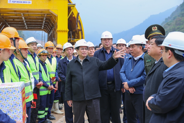 Thủ tướng thị sát dự án cao tốc Đồng Đăng (Lạng Sơn) - Trà Lĩnh (Cao Bằng)- Ảnh 6. Thủ tướng thị sát dự án cao tốc Đồng Đăng (Lạng Sơn) - Trà Lĩnh (Cao Bằng)- Ảnh 6.