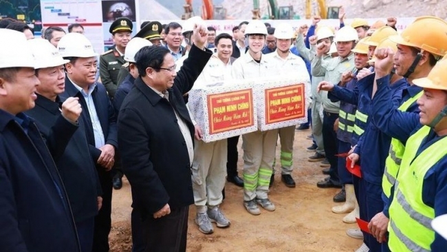 PM requests accelerating expressway projects in Cao Bang, Lang Son