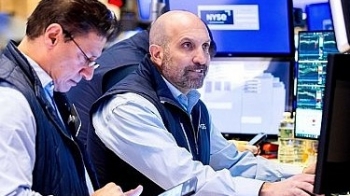 Chứng khoán Mỹ phục hồi sau tin ông Trump hoãn áp thuế với Canada, Mexico
