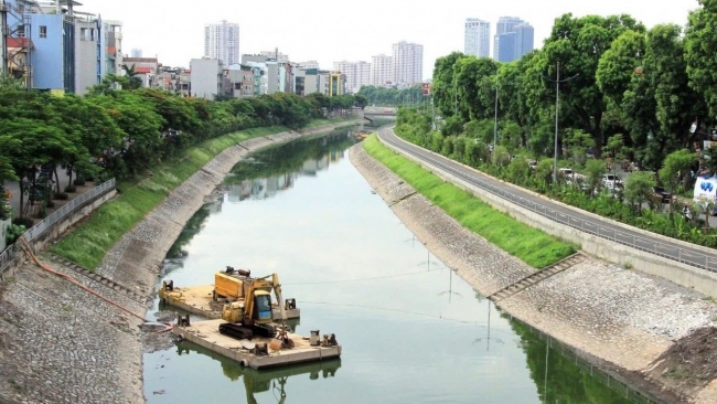 Hà Nội rà soát toàn bộ các cửa xả nước thải dọc sông Tô Lịch để xử lý ô nhiễm