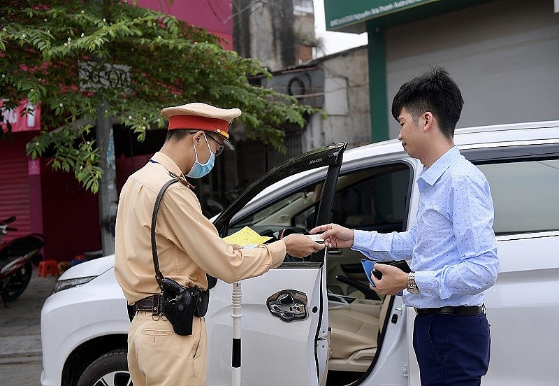 Phạt đến 20 triệu đồng nếu điều khiển ô tô không có giấy phép lái xe