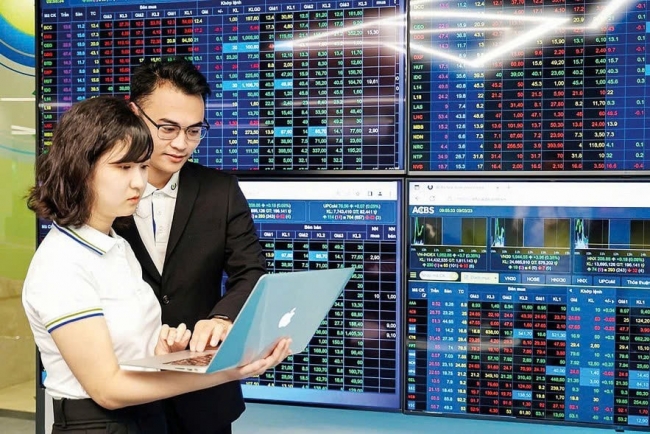Chứng khoán ngày 24/3: Hồi phục tích cực, VN-Index tăng điểm trở lại