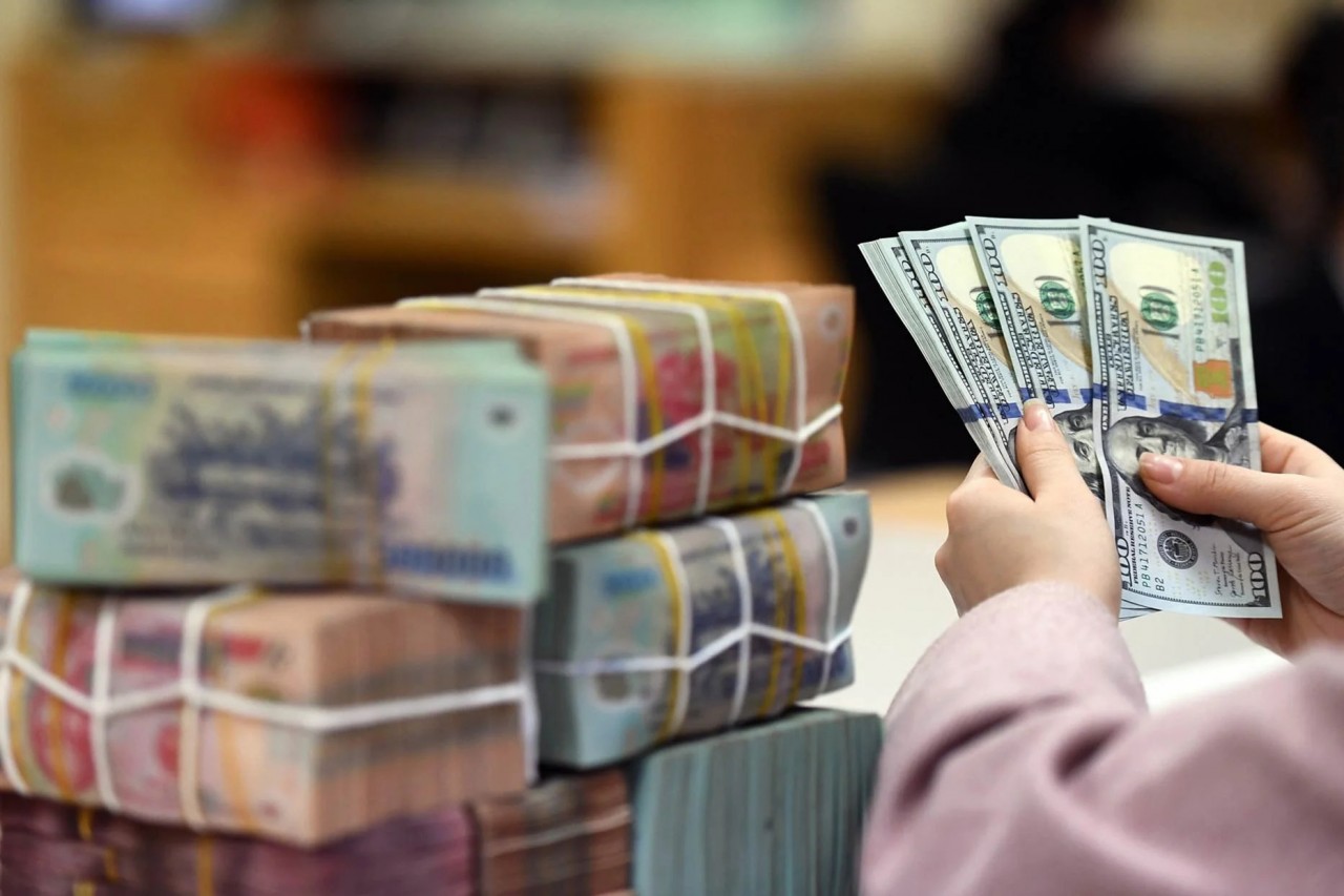 Ngân hàng Nhà nước hướng tới tăng trưởng tín dụng 16%, giá vàng tăng mạnh, giá bán USD tại ngân hàng lập đỉnh mới
