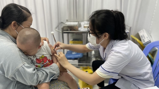 Các tỉnh, thành phố tổ chức ngay chiến dịch tiêm vaccine phòng bệnh sởi