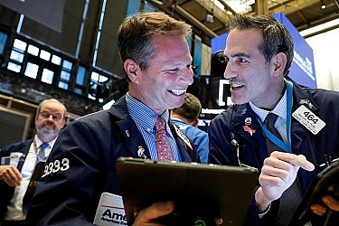 Chứng khoán Mỹ ngập tràn sắc xanh, S&P 500 lại lập kỷ lục mới Chứng khoán Mỹ ngập tràn sắc xanh, S&P 500 lại lập kỷ lục mới