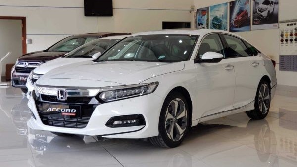 Giá lăn bánh xe Honda Accord tháng 2/2025 giảm tới 250 triệu đồng