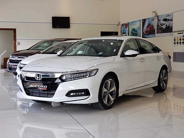 Giá lăn bánh xe Honda Accord tháng 2/2025 giảm tới 250 triệu đồng