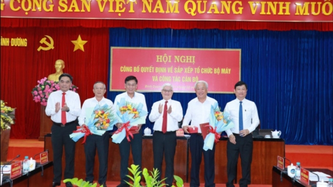 Nhiều cán bộ nghỉ hưu sớm, một số địa phương thêm chính sách hỗ trợ