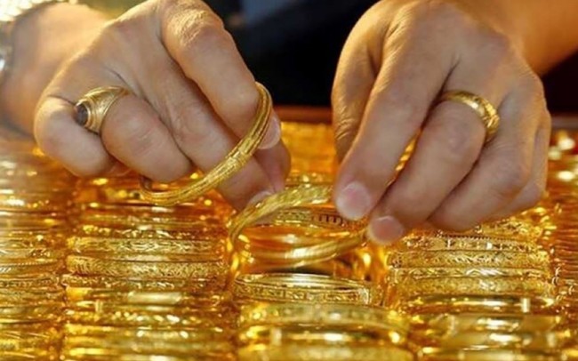 Goldman Sachs hạ dự báo giá vàng thêm 500 USD do Fed không cắt giảm lãi suất