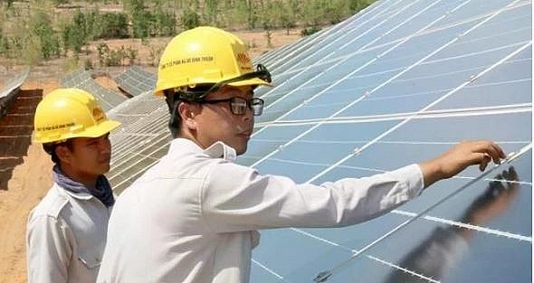 Breaking barriers to lure private investment for energy growth: insiders