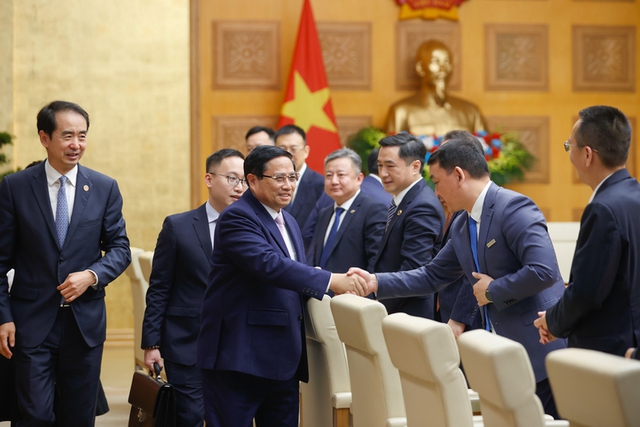 Prime Minister Pham Minh Chinh presides over dialogue with Chinese enterprises- Ảnh 1.