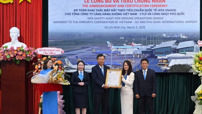 IATA trao chứng nhận An toàn khai thác mặt đất theo tiêu chuẩn quốc tế cho ACV và Cảng HKQT Phú Quốc