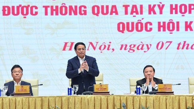 thu tuong chu tri hoi nghi quan triet trien khai cac luat nghi quyet moi