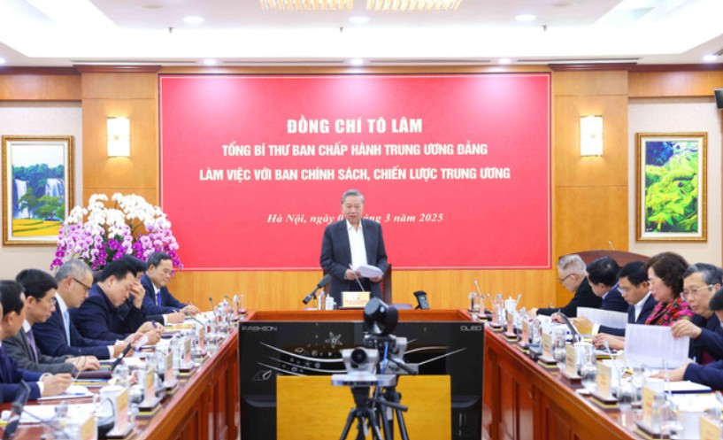 Vietnam needs clear strategy for private economic development: Party chief