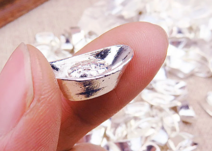 Ngày 27/3: Giá bạc thế giới giảm nhẹ, trong nước nối dài chuỗi tăng