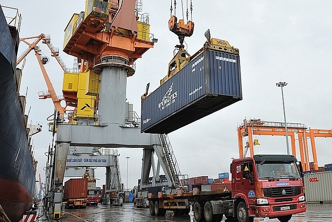 Gợi mở hướng đi mới trong biến động thương mại toàn cầu