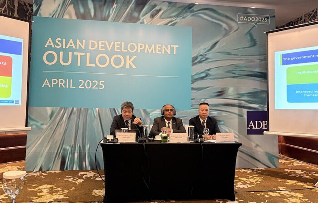 Viet Nam’s economy gathers steam ahead of global challenges  - Ảnh 1.