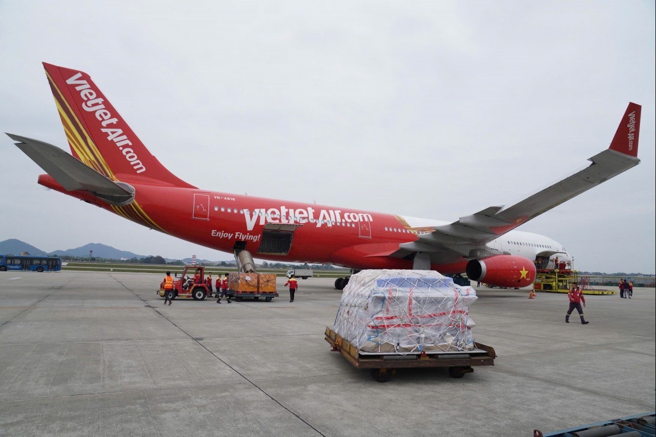 Thủ tướng Chính phủ tặng Bằng khen cho hãng hàng không Vietjet về thành tích tham gia cứu nạn, cứu hộ giúp nước bạn Myanmar