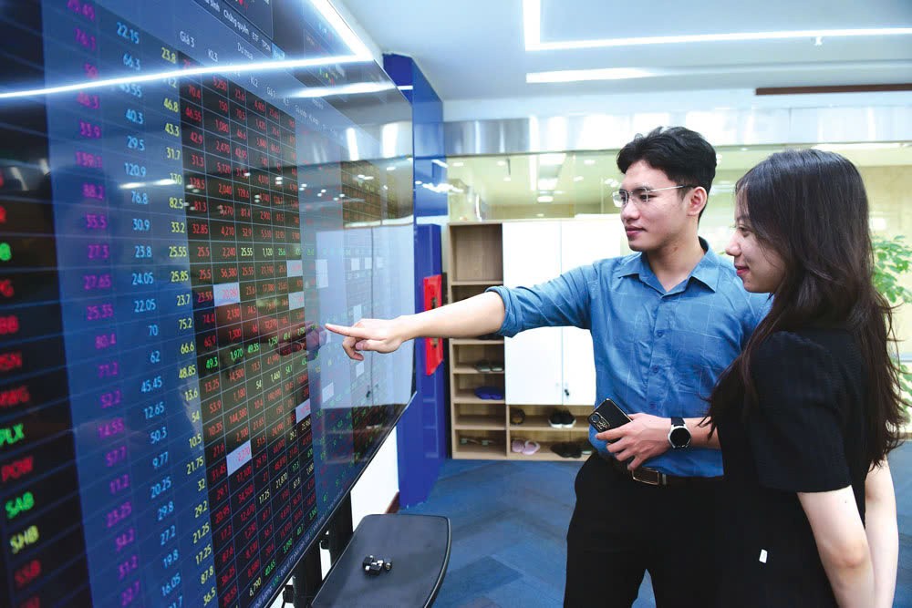 Chứng khoán ngày 23/5: Giao dịch giằng co, VN-Index giữ được sắc xanh cuối phiên