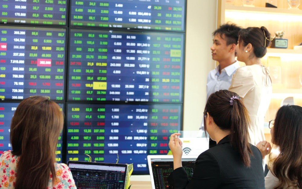 Chứng khoán ngày 12/5: Nhóm bluechip hút dòng tiền, VN-Index tăng hơn 15 điểm phiên đầu tuần