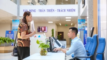 Những đối tượng công chức, viên chức nào được ưu tiên cho nghỉ hưu khi sắp xếp bộ máy?