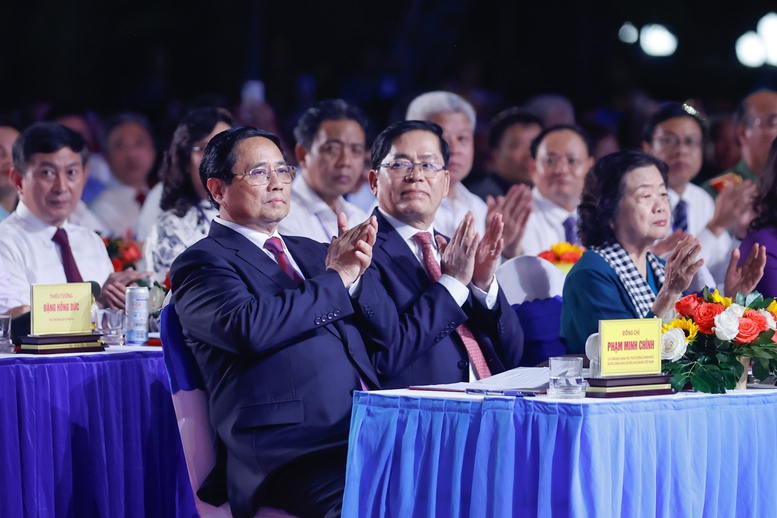 Thủ tướng: Kỷ niệm 50 năm ngày giải phóng Côn Đảo, quyết tâm lập những kỳ tích mới, hào hùng và oanh liệt hơn- Ảnh 1.