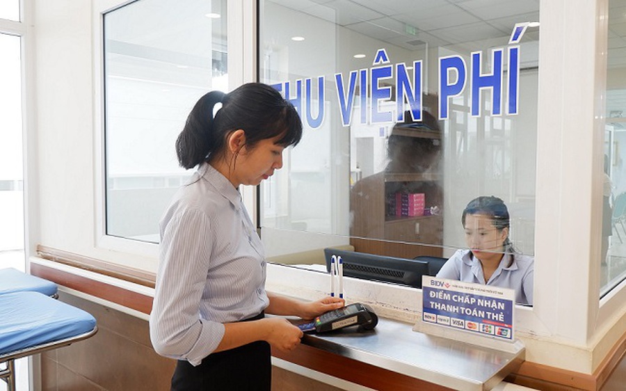 Khám sức khỏe định kỳ cho nhân dân ít nhất mỗi năm một lần, tiến tới miễn viện phí toàn dân