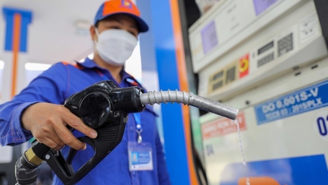 Giá xăng giảm hơn 400 đồng/lít từ 15 giờ ngày 8/5