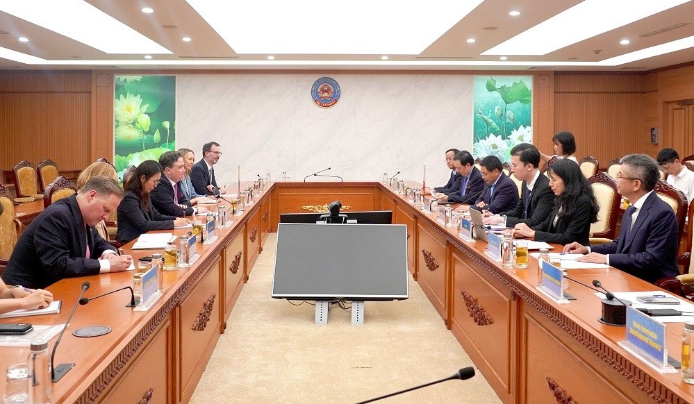 Bộ trưởng Bộ Tài chính Nguyễn Văn Thắng làm việc với Đại sứ Hoa Kỳ Marc E. Knapper