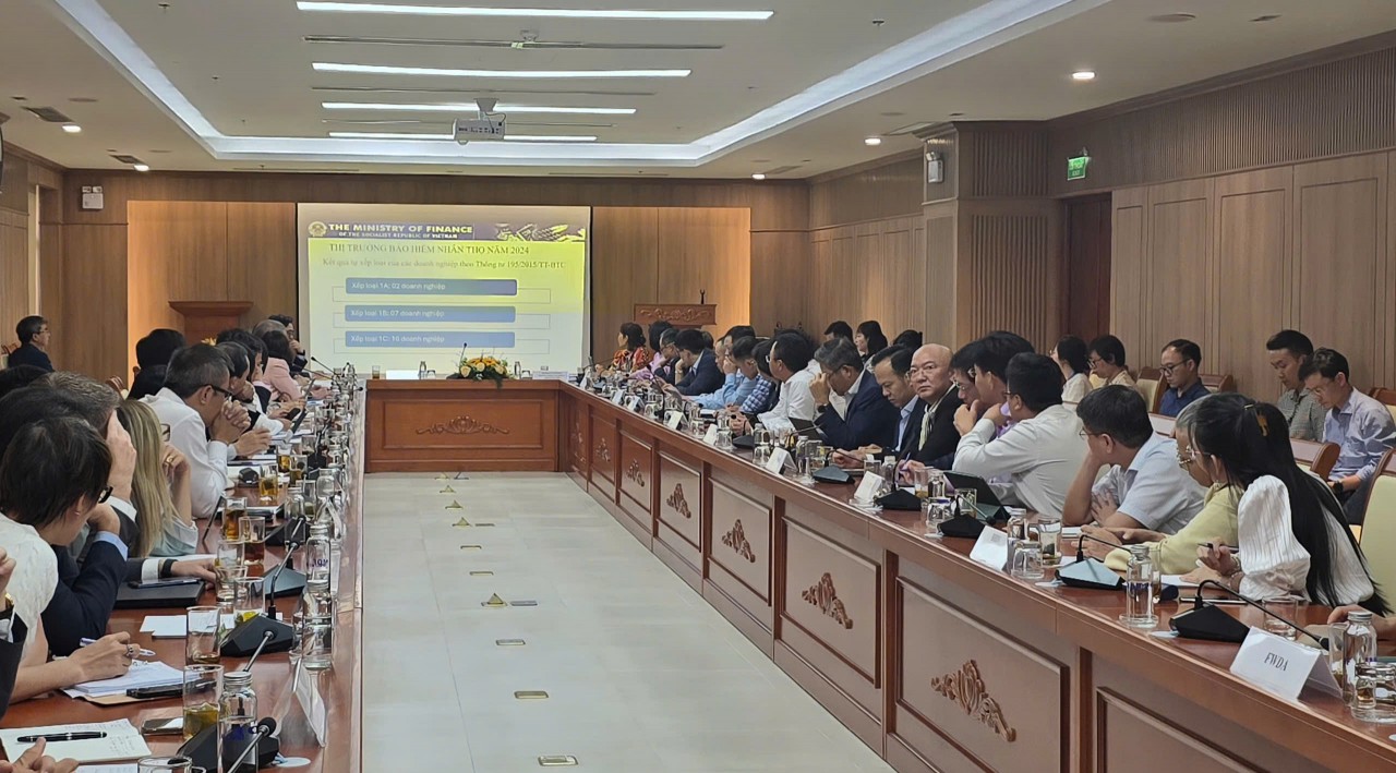 Đối thoại tìm giải pháp để thị trường bảo hiểm chuyển mình mạnh mẽ, góp phần thúc đẩy tăng trưởng kinh tế