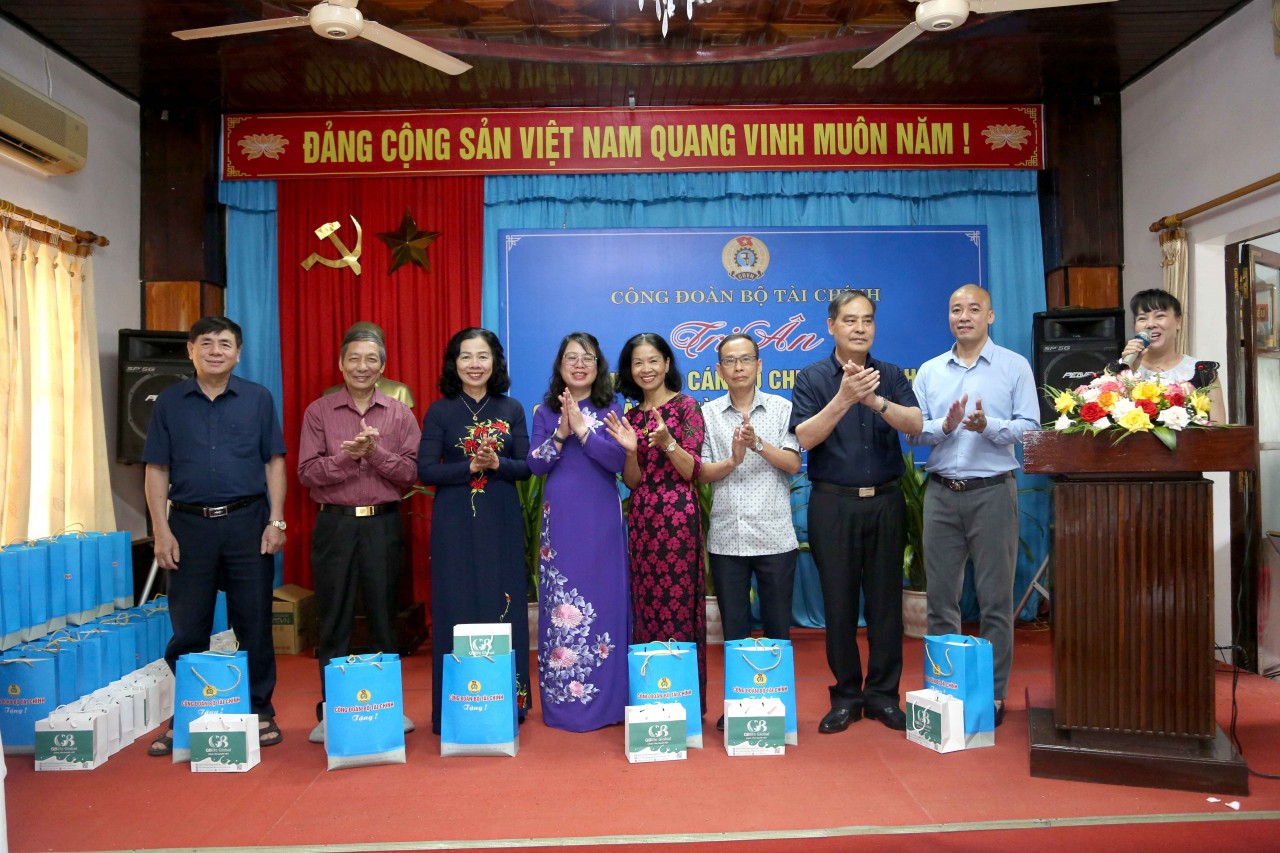 Tri ân lãnh đạo, cán bộ chuyên trách công đoàn Bộ Tài chính qua các thời kỳ