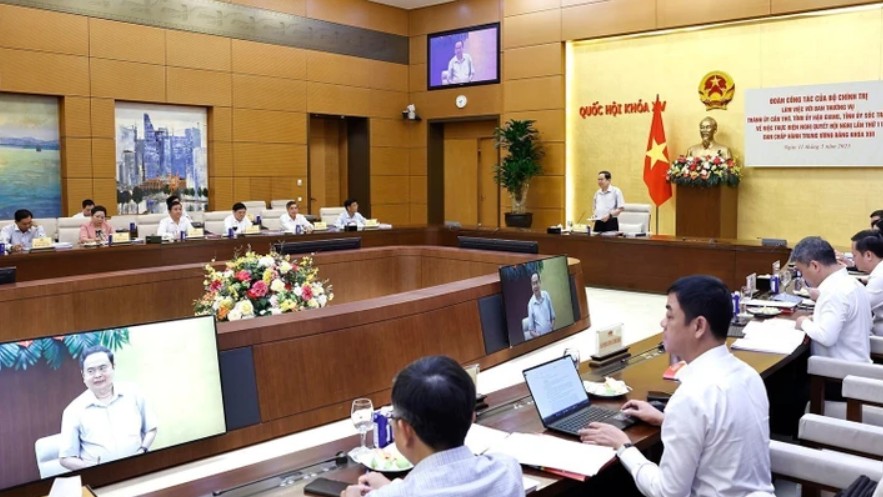 chu tich quoc hoi cong tam trong gioi thieu nhan su tranh tu tuong cuc bo